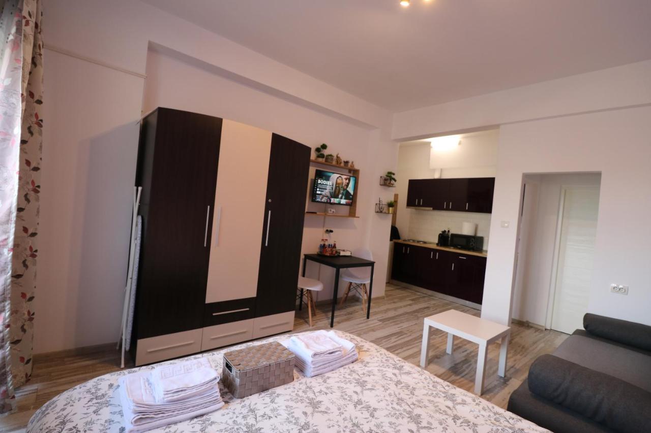 Charming Cozy Studio - Old Town - Free Minibar Apartman Bukarest Kültér fotó